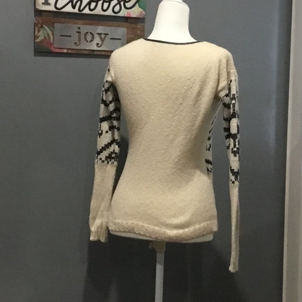 Maurices Sweater - Picture 3 of 3